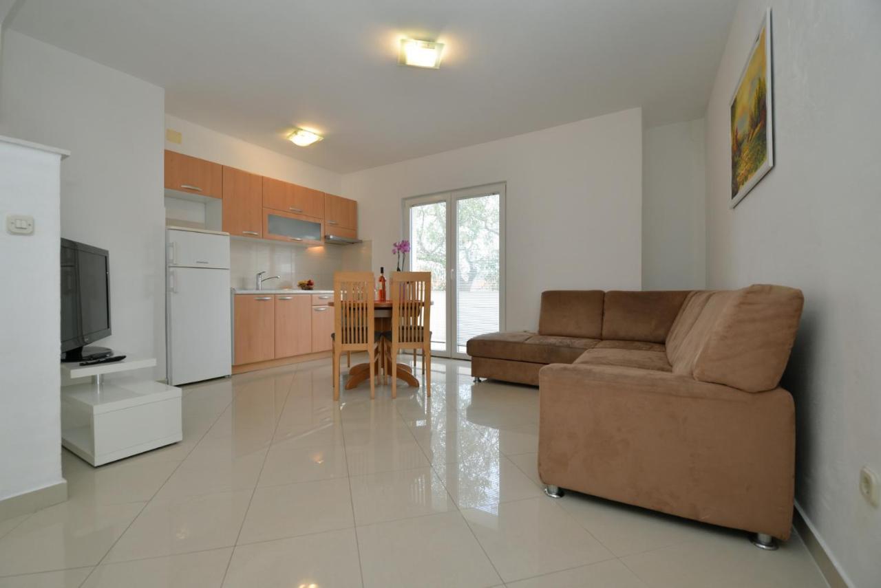 Apartmani Vedrana, Murter Exterior photo