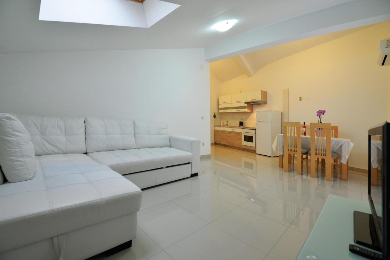 Apartmani Vedrana, Murter Exterior photo