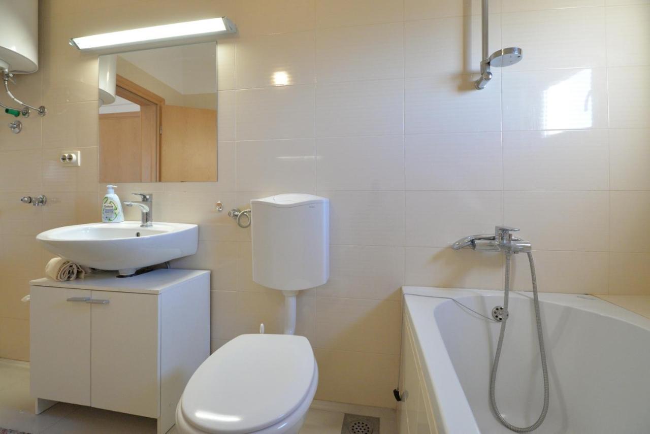 Apartmani Vedrana, Murter Exterior photo