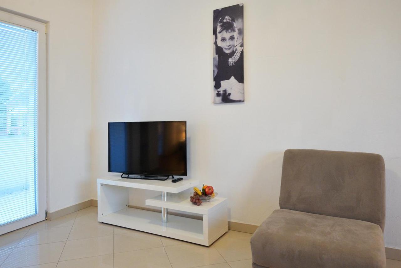 Apartmani Vedrana, Murter Exterior photo