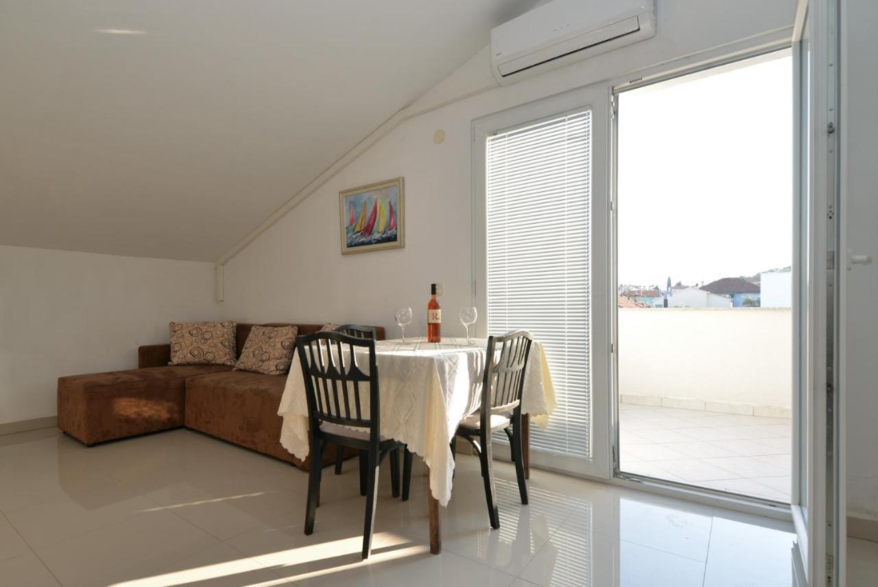 Apartmani Vedrana, Murter Exterior photo
