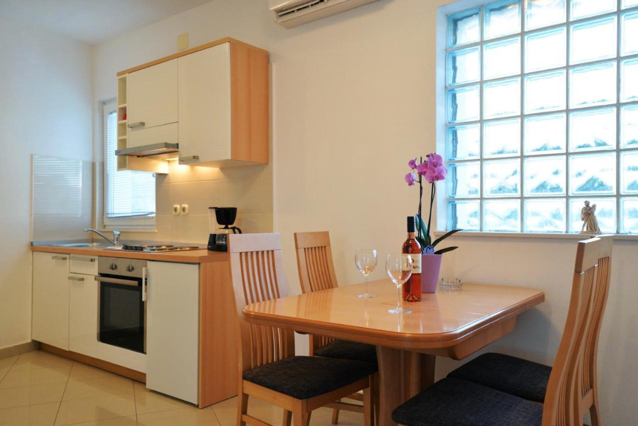 Apartmani Vedrana, Murter Exterior photo